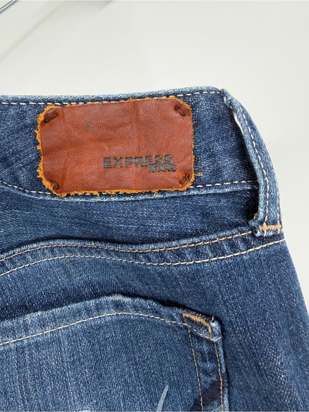 Express Women’s Stella Bootcut Jeans in Medium Wash Embroidered Pockets - Picture 7 of 9